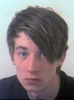 Πυρπόλησαν 18 χρόνο αυτιστικό gay την μέρα των γενεθλίων του. Του έβαλαν φωτιά με λάδι για μαύρισμα, greek gay, αυτισμός